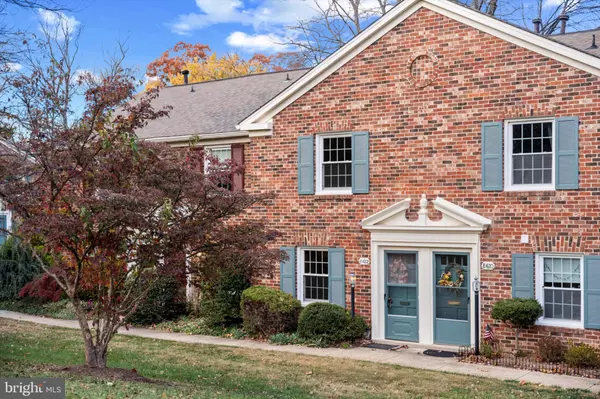 8422 FORRESTER BLVD #580, Springfield, VA 22152