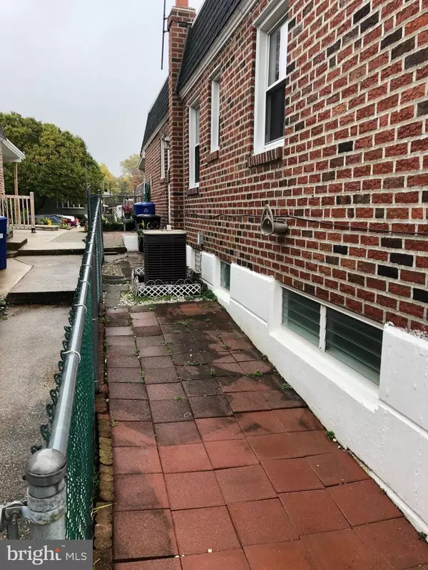 Philadelphia, PA 19152,8550 TOLBUT ST