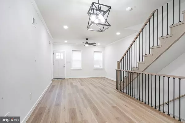 Philadelphia, PA 19148,808 FERNON ST