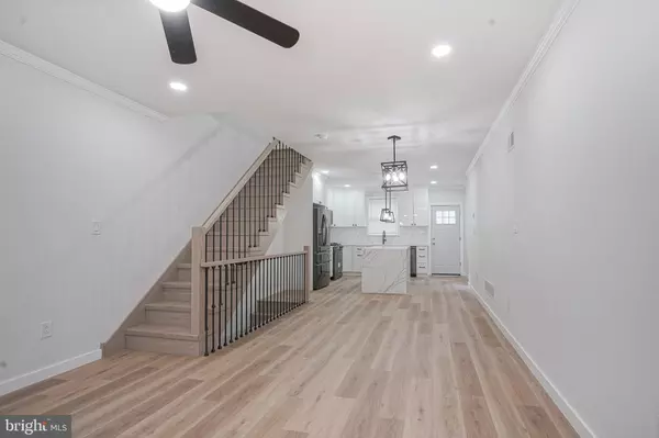 Philadelphia, PA 19148,808 FERNON ST