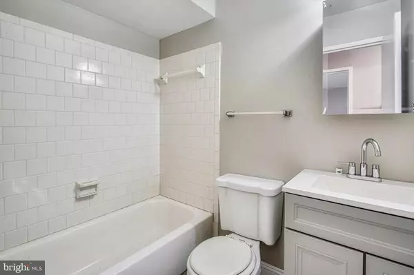 Annandale, VA 22003,4668 CONWELL DR #176