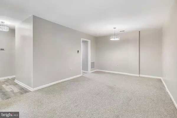 Annandale, VA 22003,4668 CONWELL DR #176