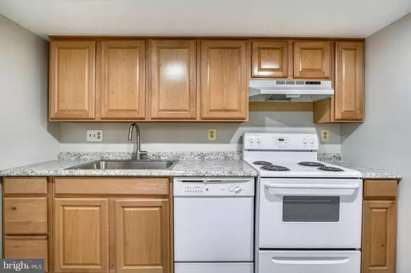 Annandale, VA 22003,4668 CONWELL DR #176