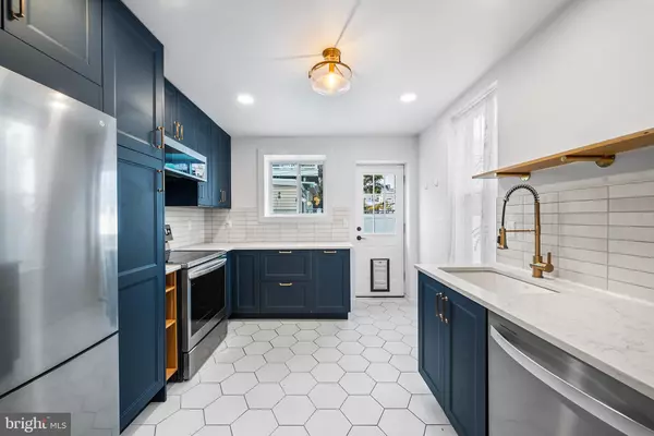 2454 AMBER ST, Philadelphia, PA 19125