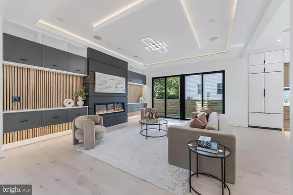 Falls Church, VA 22042,3215 COFER RD