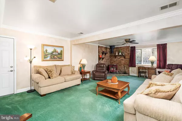 Hamilton, NJ 08690,10 CARL SANDBURG DR