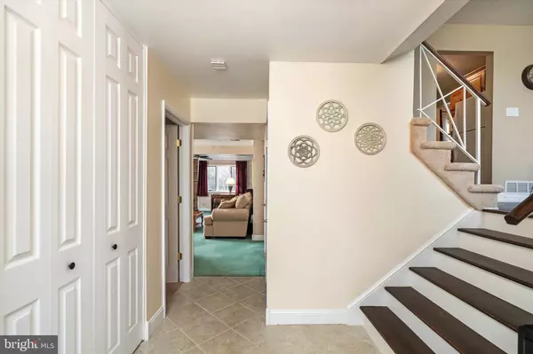 Hamilton, NJ 08690,10 CARL SANDBURG DR