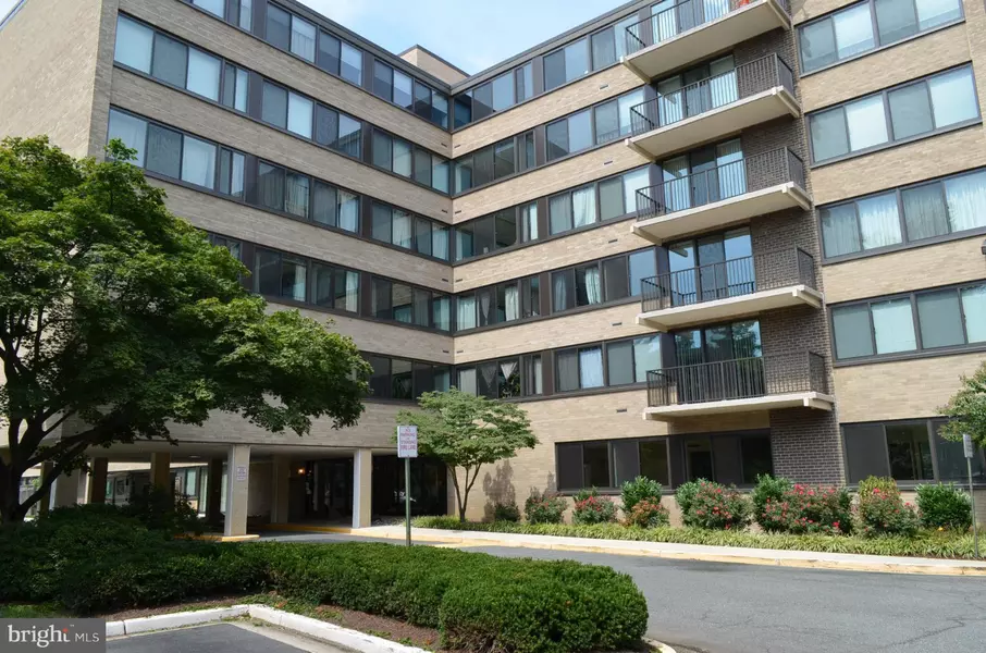 600 ROOSEVELT BLVD #610, Falls Church, VA 22044