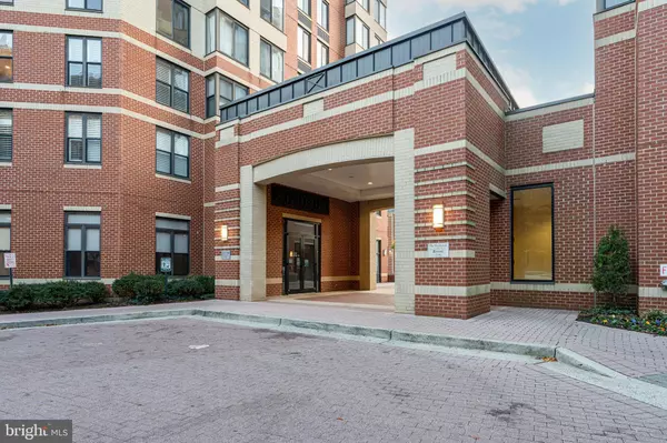 Arlington, VA 22201,2220 FAIRFAX DR #608