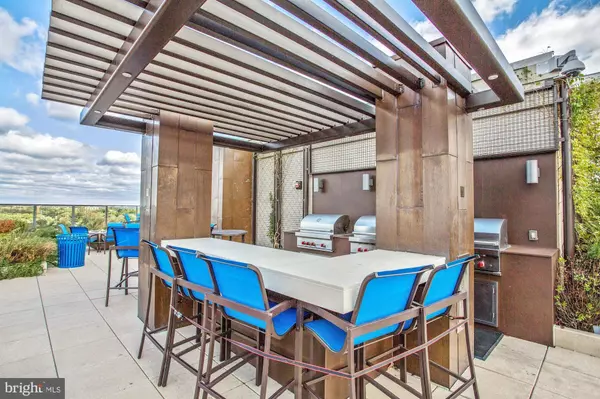 Arlington, VA 22203,851 N GLEBE RD #802