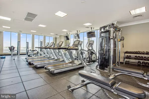 Arlington, VA 22203,851 N GLEBE RD #802