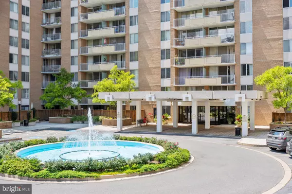 3001 VEAZEY TER NW #703, Washington, DC 20008