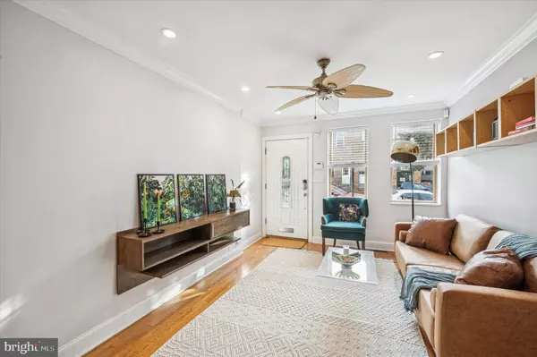 Philadelphia, PA 19148,909 TASKER ST