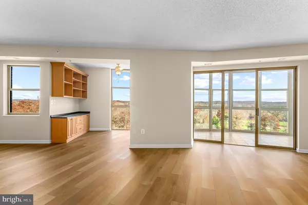 Leesburg, VA 20176,19360 MAGNOLIA GROVE SQ #316