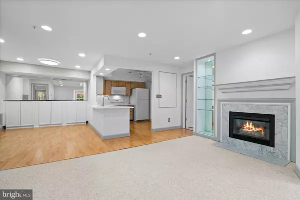 Fairfax, VA 22033,12221 FAIRFIELD HOUSE DR #105B