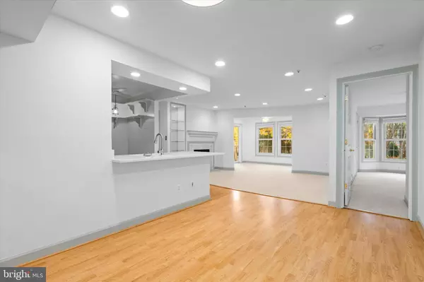 Fairfax, VA 22033,12221 FAIRFIELD HOUSE DR #105B