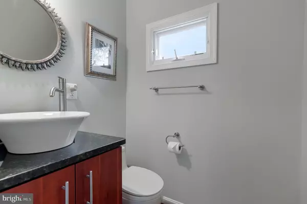 Arlington, VA 22207,4043 20TH RD N