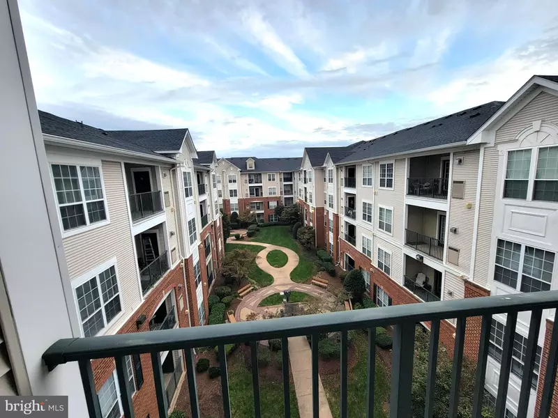 4850 EISENHOWER AVE #418, Alexandria, VA 22304