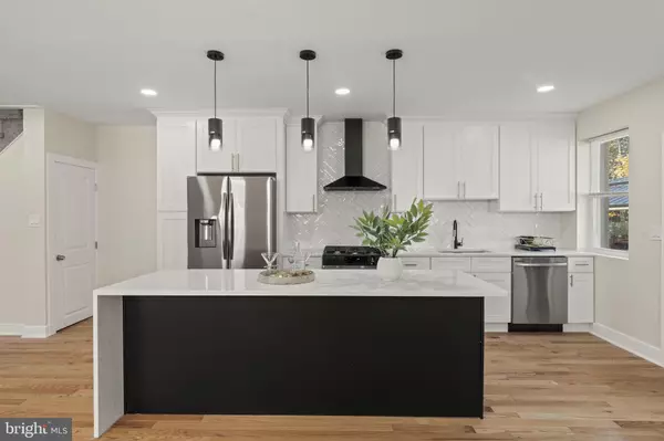 Philadelphia, PA 19138,911 E RITTENHOUSE ST