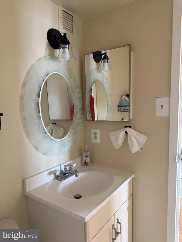 Mclean, VA 22101,6800 FLEETWOOD RD #803