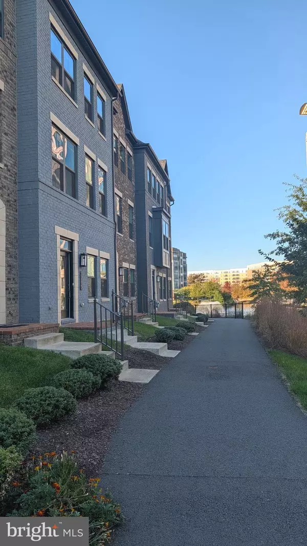 Herndon, VA 20171,13222 LAKE WATERVIEW WAY