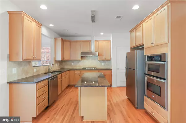 Chantilly, VA 20152,25209 EISENHOWER DR