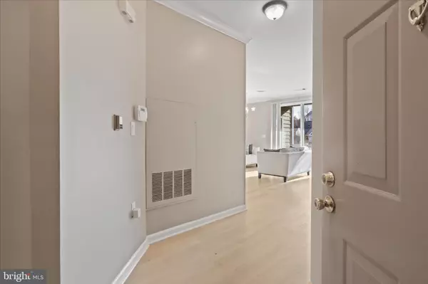 Herndon, VA 20170,12909 ALTON SQ #201