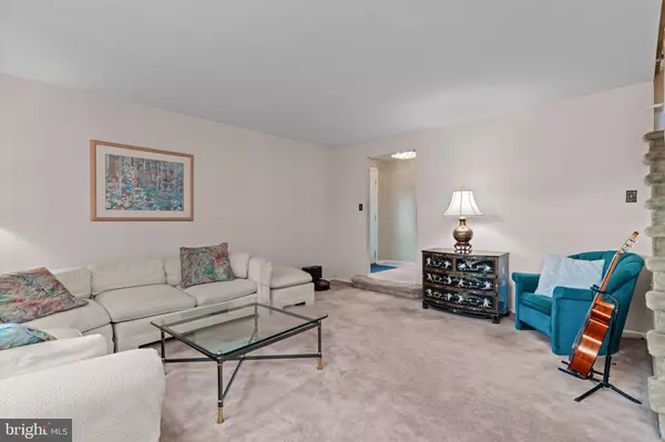 Philadelphia, PA 19115,1108 SURREY RD