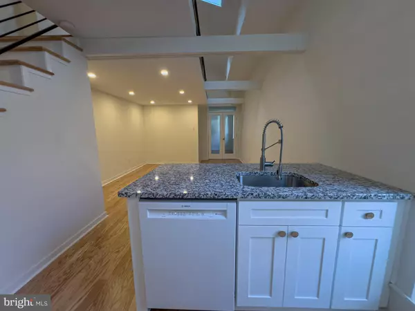 Philadelphia, PA 19130,2017 GREEN ST #3R