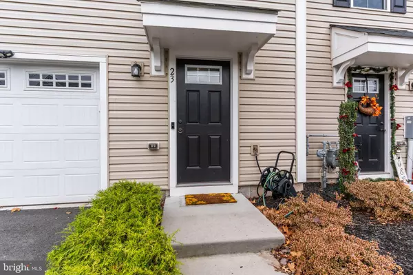 Gilbertsville, PA 19525,23 FOXWOOD DR