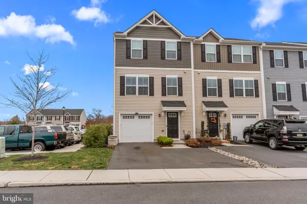 Gilbertsville, PA 19525,23 FOXWOOD DR