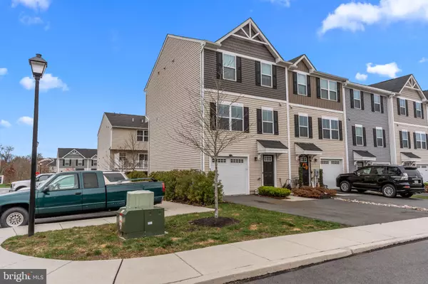 Gilbertsville, PA 19525,23 FOXWOOD DR