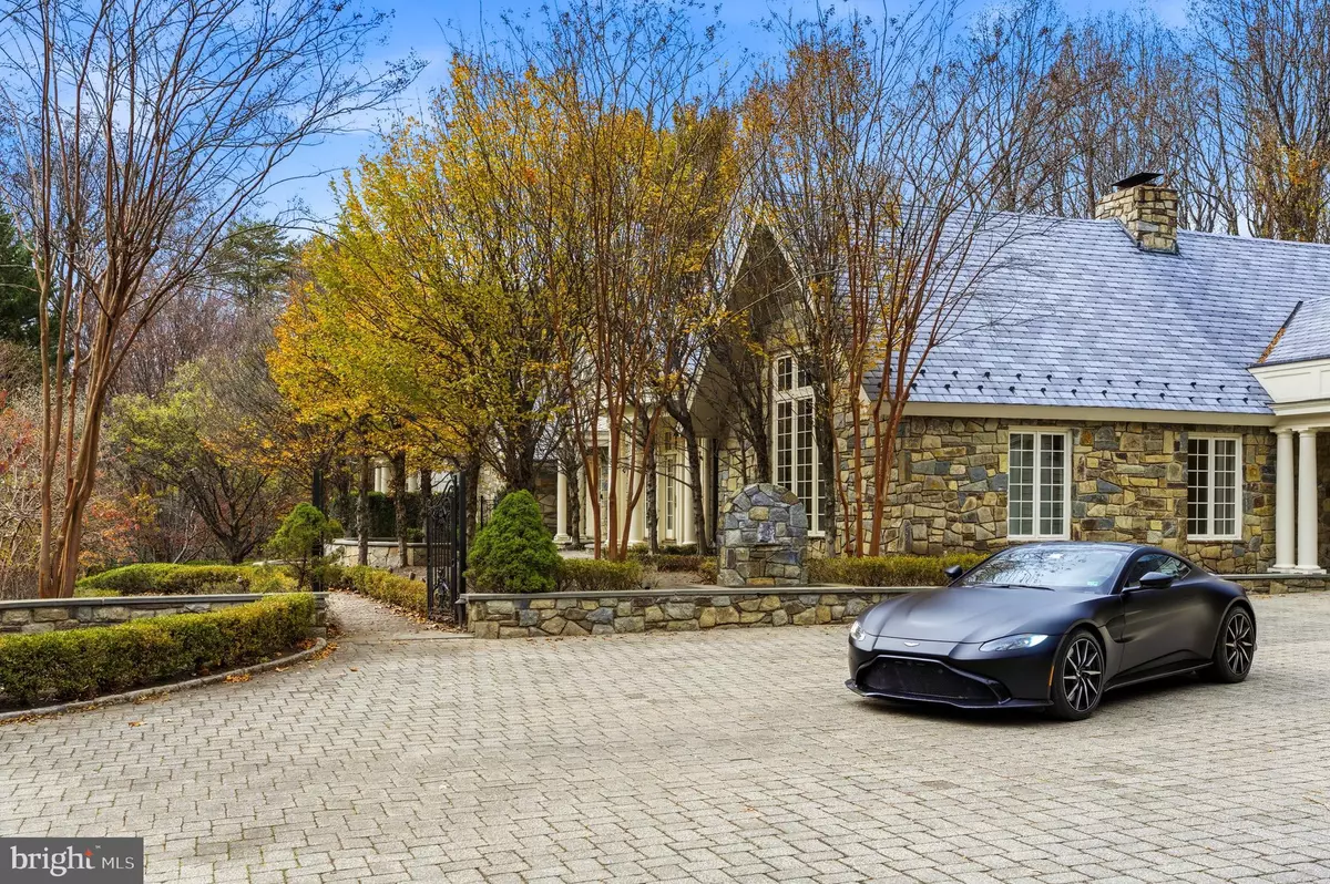 Great Falls, VA 22066,9324 GEORGETOWN PIKE