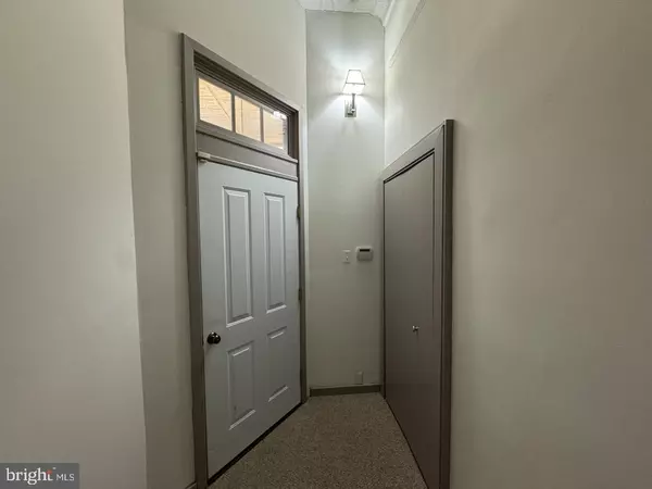 Baltimore, MD 21231,328 S BROADWAY #2