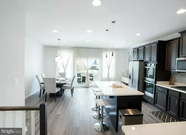 Lanham, MD 20706,4939 VISTA GLEN LN