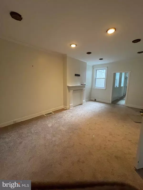 Philadelphia, PA 19125,243 E GIRARD AVE #1ST FL