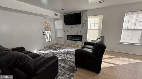 Upper Marlboro, MD 20772,13900 FARNSWORTH LN #4202