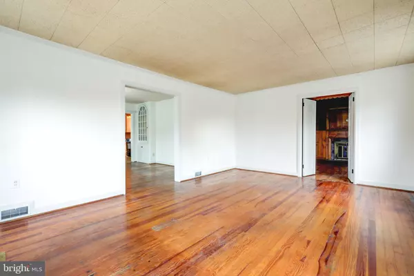 New Holland, PA 17557,148 E BROAD ST