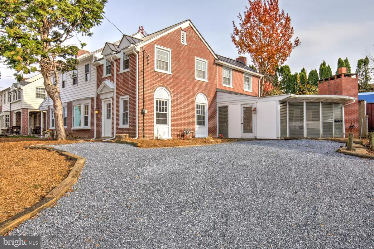 New Holland, PA 17557,148 E BROAD ST