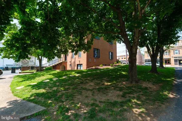 Woodstock, VA 22664,122 N MAIN ST