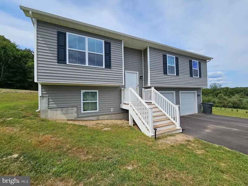 47 BOBBI CT, Berkeley Springs, WV 25411