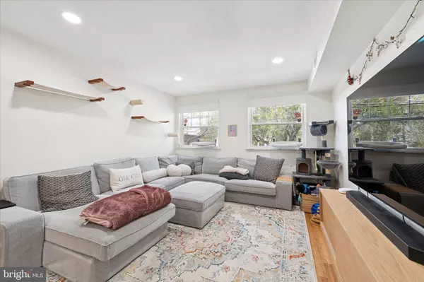 Philadelphia, PA 19147,517 S 6TH ST #B