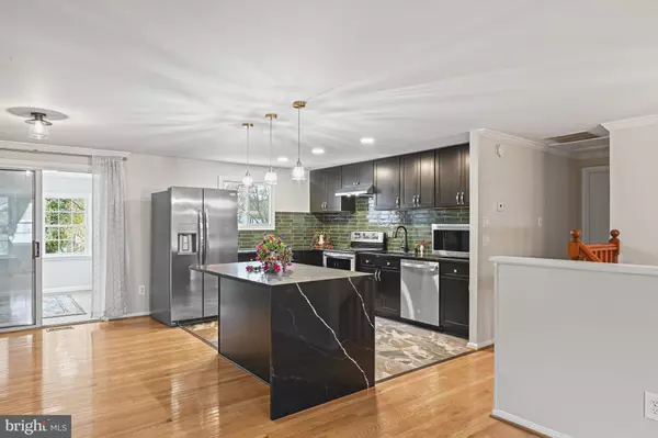 Herndon, VA 20170,532 MERLINS LN