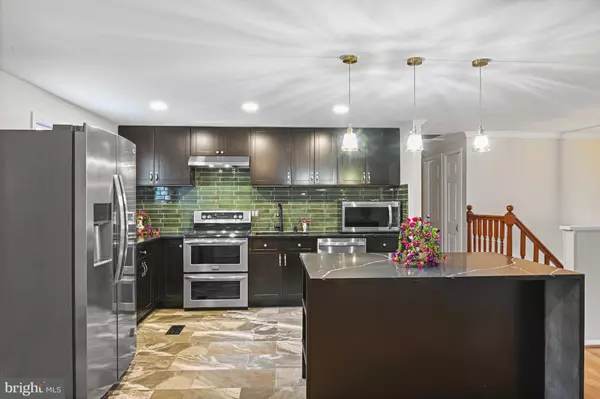 Herndon, VA 20170,532 MERLINS LN