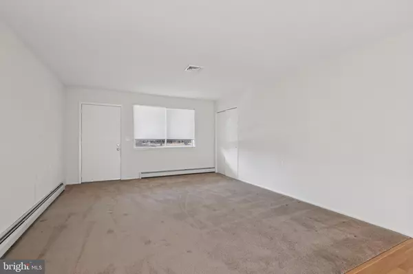 Toms River, NJ 08757,32 FORT DE FRANCE AVE