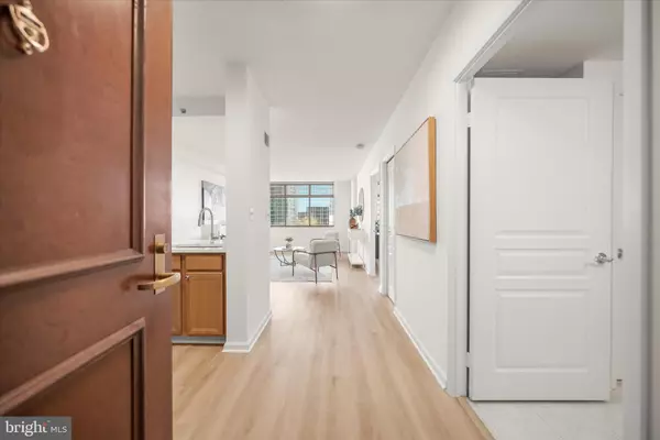 Bethesda, MD 20815,7111 WOODMONT AVE #812