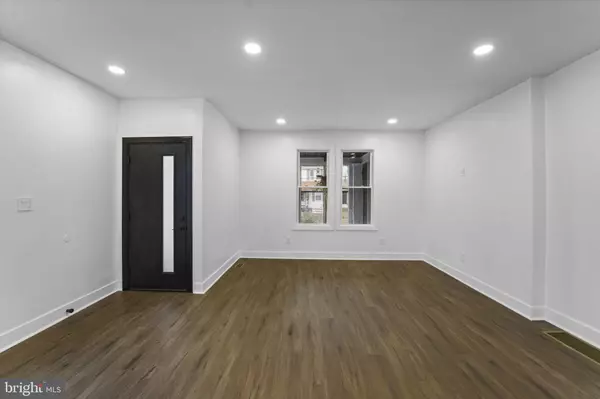 Hamilton, NJ 08609,121 PARKER PL