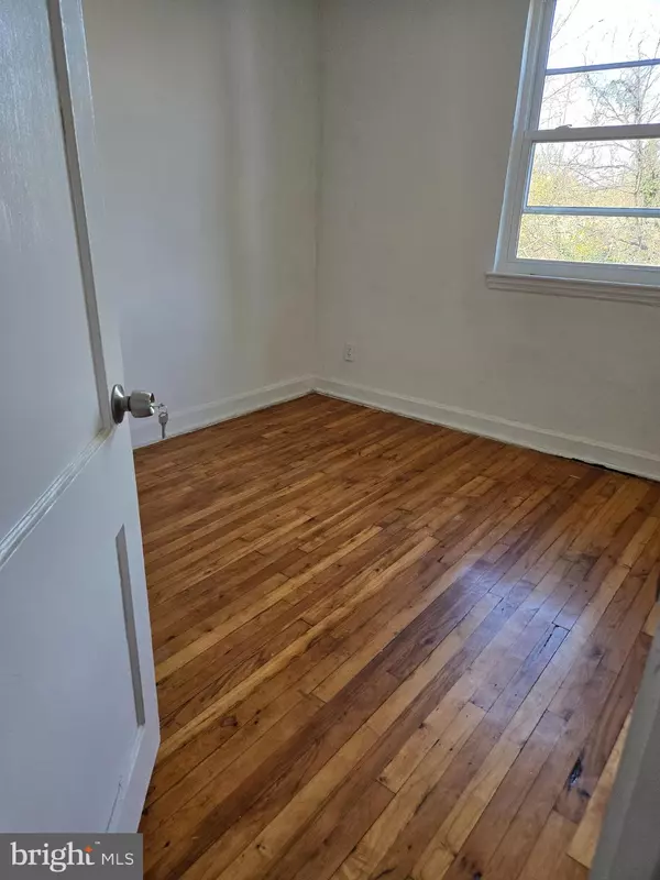 Baltimore, MD 21215,7011 FIELDCREST RD