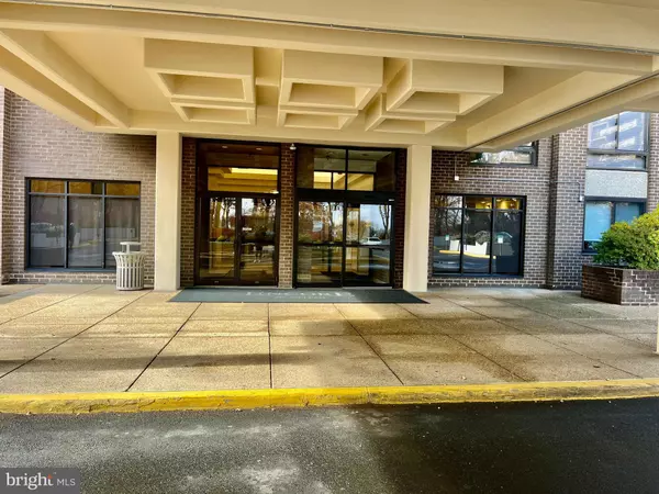 Mclean, VA 22102,1808 OLD MEADOW RD #1104