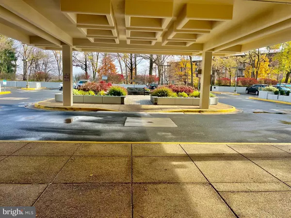 Mclean, VA 22102,1808 OLD MEADOW RD #1104